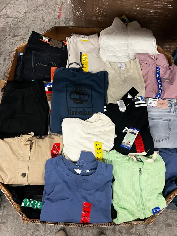 Costco Clothing 800pcs